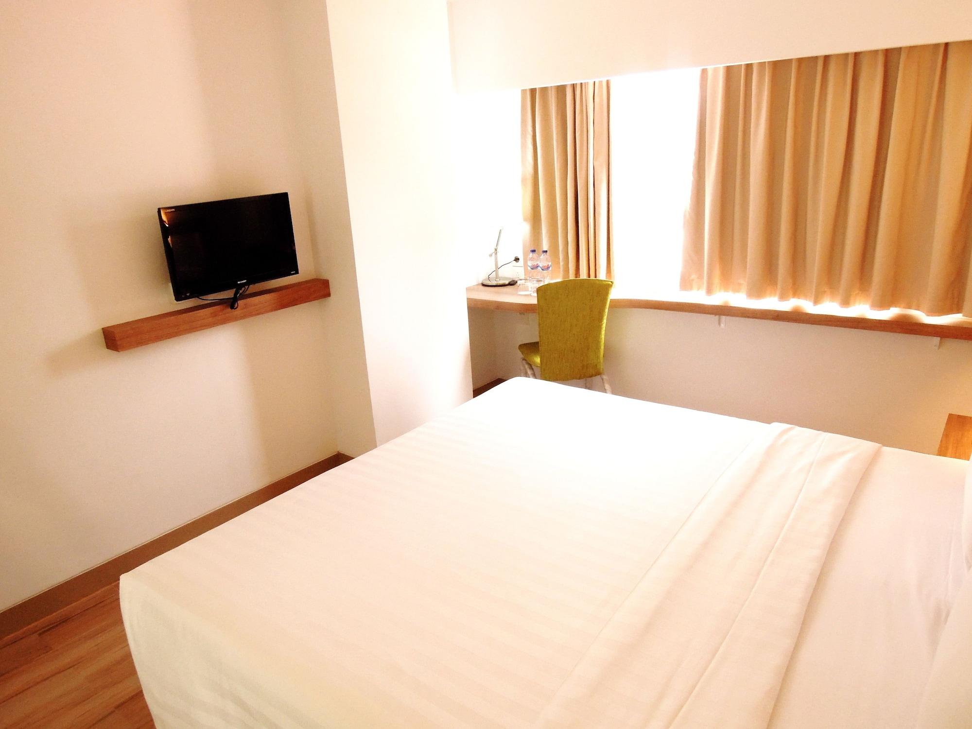 Whiz Hotel Cikini Yakarta Exterior foto