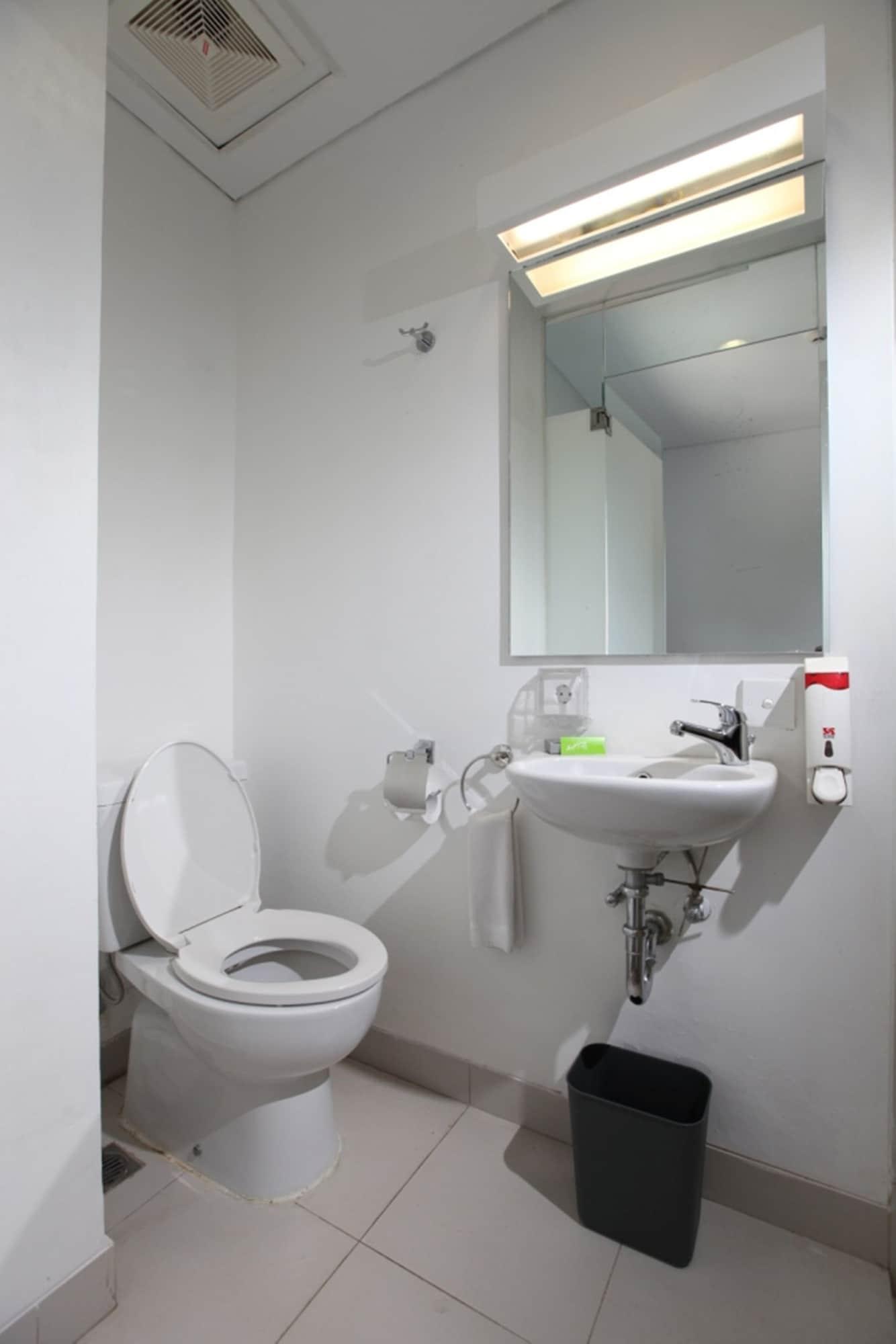 Whiz Hotel Cikini Yakarta Exterior foto