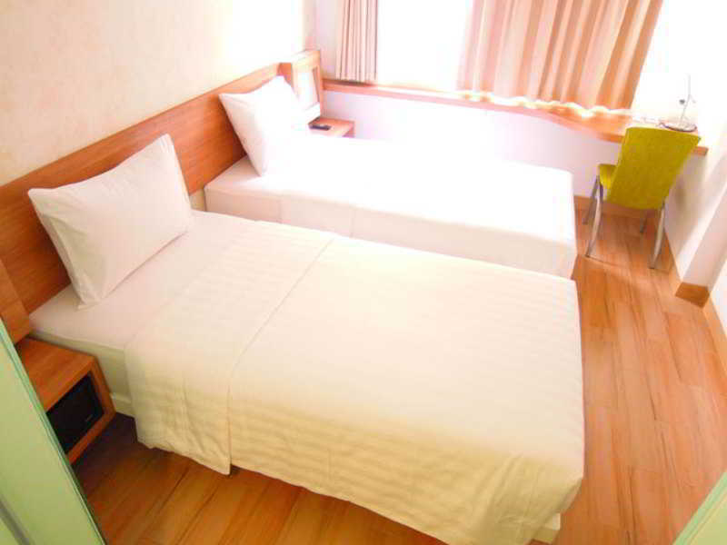 Whiz Hotel Cikini Yakarta Exterior foto