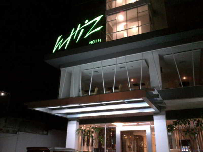 Whiz Hotel Cikini Yakarta Exterior foto
