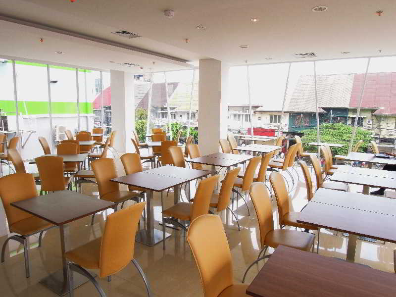 Whiz Hotel Cikini Yakarta Exterior foto