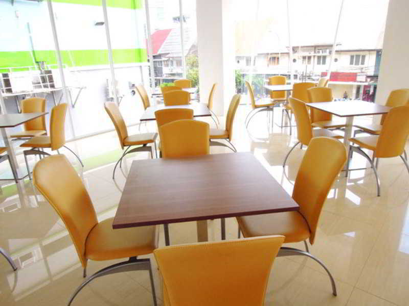 Whiz Hotel Cikini Yakarta Exterior foto
