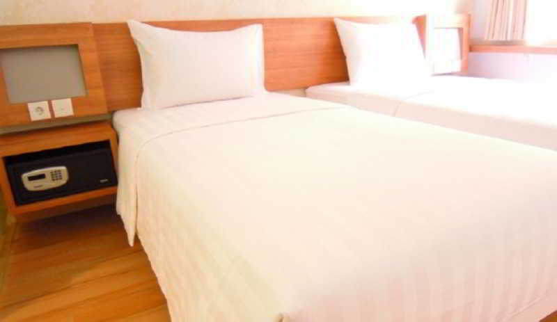 Whiz Hotel Cikini Yakarta Exterior foto