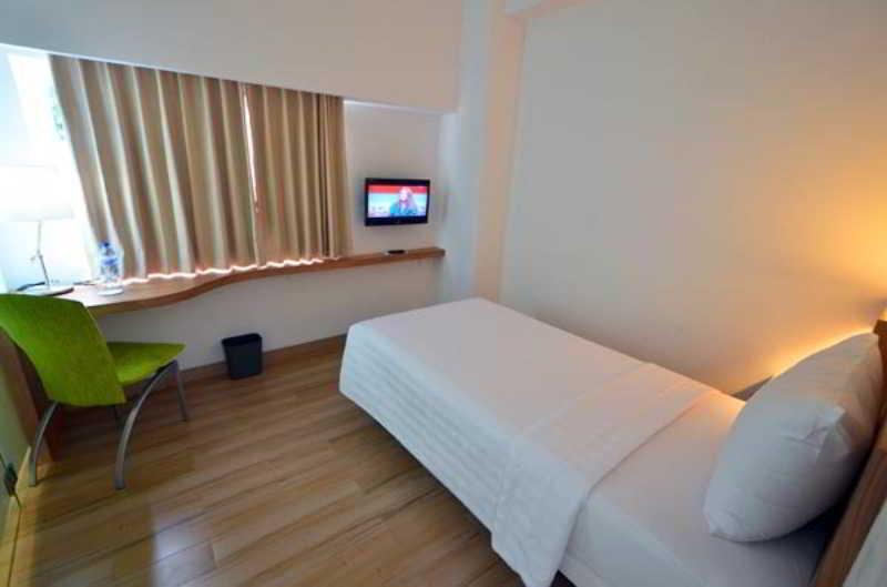 Whiz Hotel Cikini Yakarta Exterior foto
