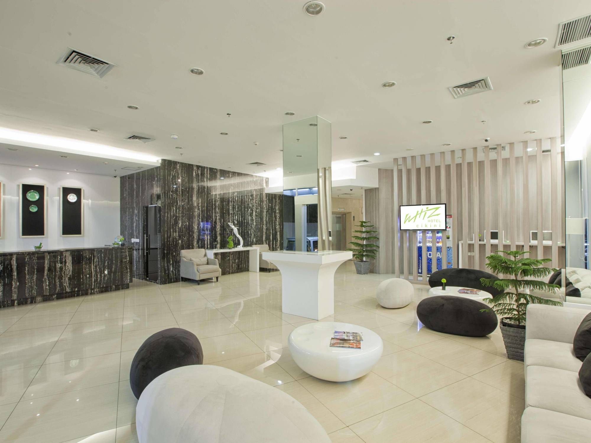 Whiz Hotel Cikini Yakarta Exterior foto